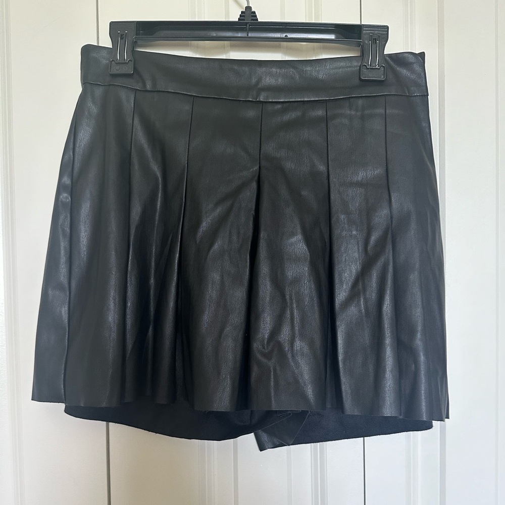 Faux Leather Pleated Black Shorts NWT Womens Size L